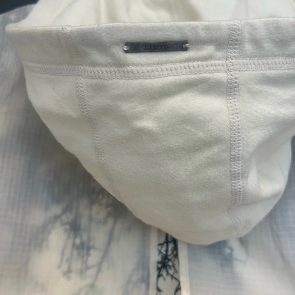 Lululemon Elemental bomber size 4 very rare in mint/newish condition - Picture 7 of 11